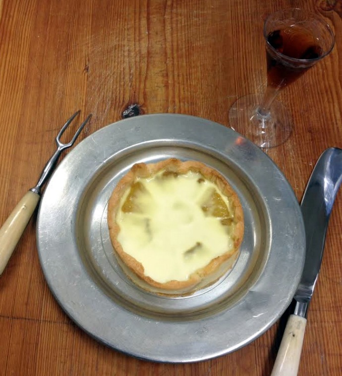 Tart of the Ananas, served with a glass of Canary Wine.
